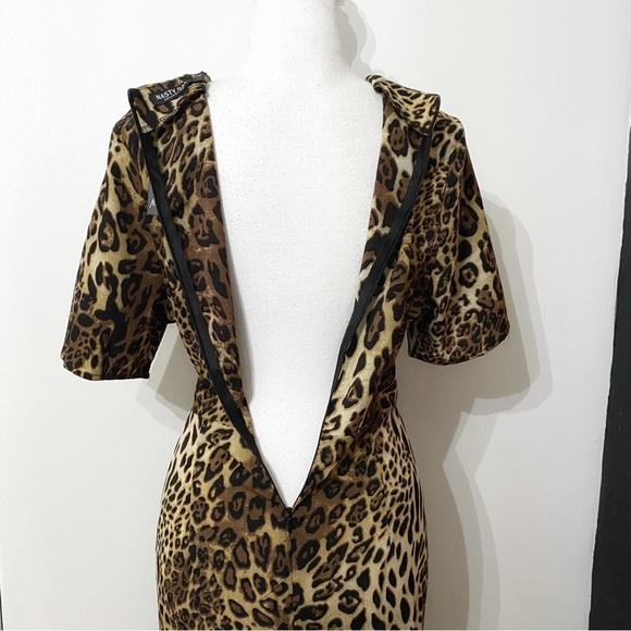 𝅺NWT NASTY GAL ANIMAL LEOPARD CINCHED SHORT SLEEVE  FAUX WRAP SLIT DRESS - 10 - Picture 9 of 14